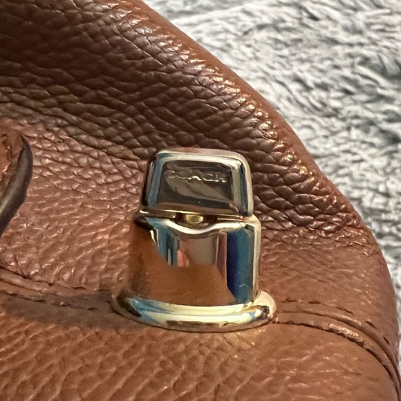 Coach - Picture 3 of 7